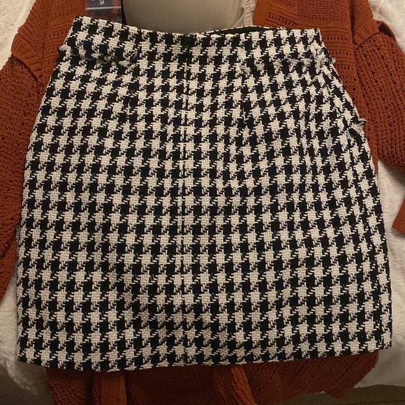 Express Tweed Black and White Skirt NWT - Picture 2 of 3